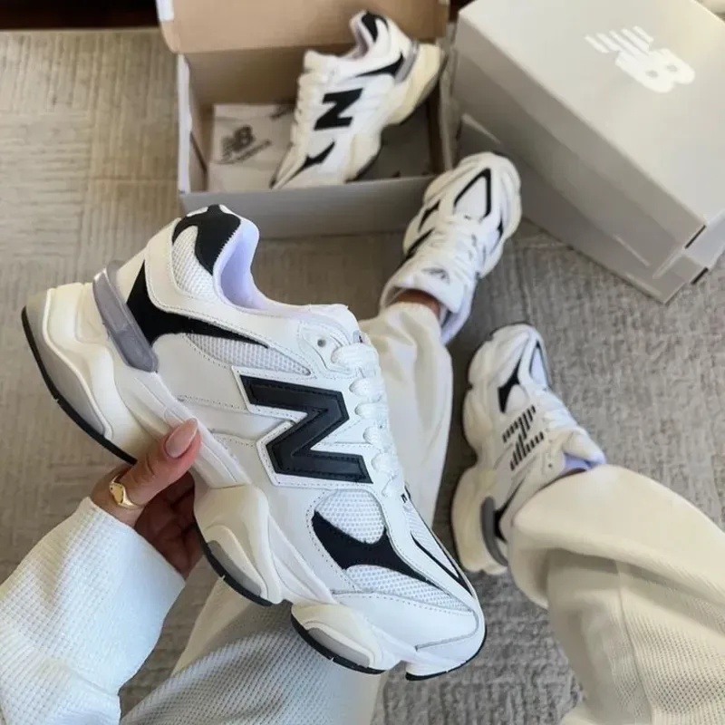 New Balance 9060 blancas y con detalles en negro