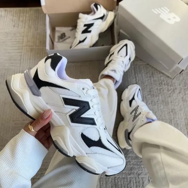 New Balance 9060 blancas y con detalles en negro