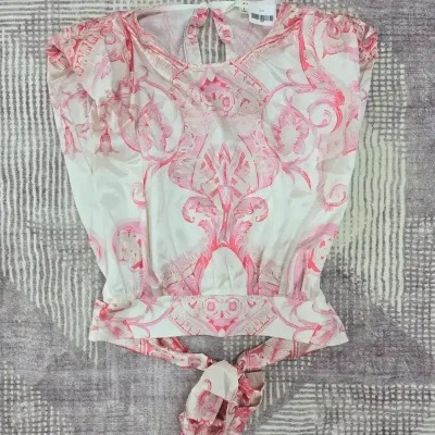 Blusa satinada estampada en rosado