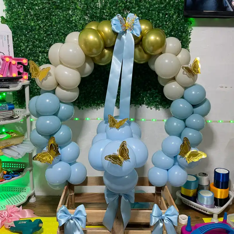 Caja de regalo con mini arco de globos