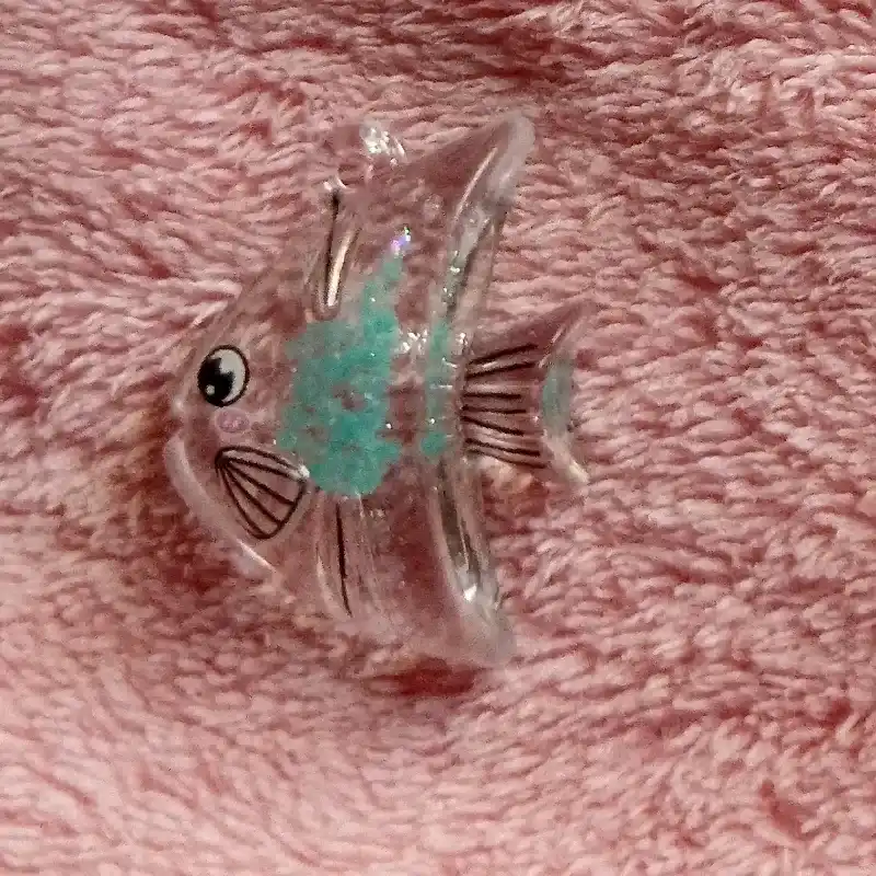 Dije figura fluorescente de resina pez 3