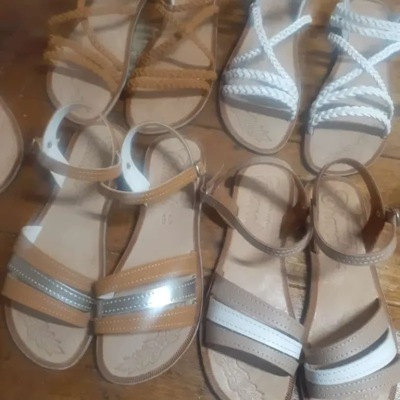 Zandalia de mujer artesanal.