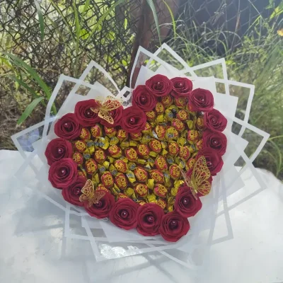 Ramo de 20 rosas con bombones