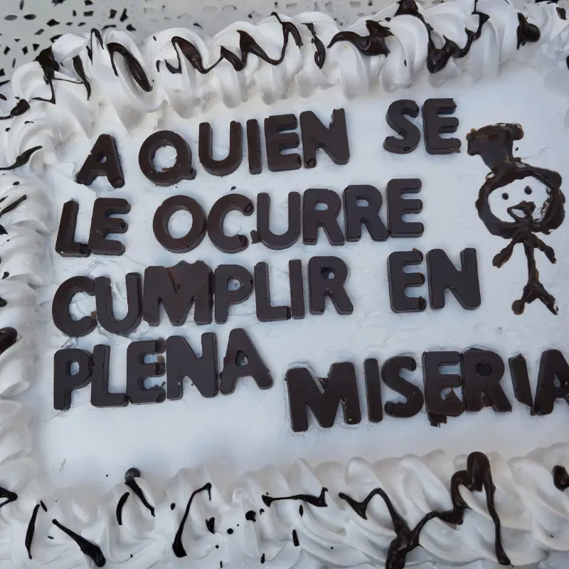 Cake con letrero