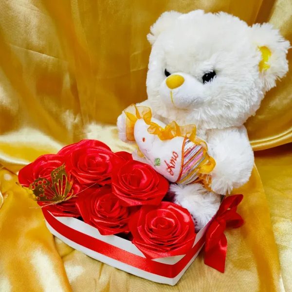 Caja de corazón con 8 rosas eternas y peluche