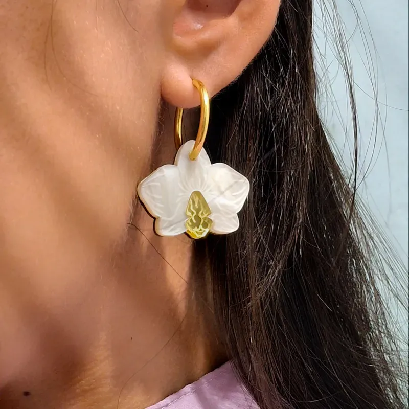 Argollas doradas Orquídea Blanca