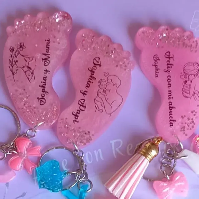 Llaveros con forma de pies