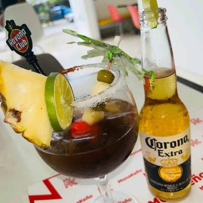 Servicio Michelada Monakeño Tropical