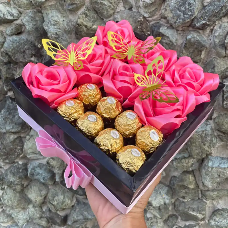 7 rosas eternas + 8 Ferreros Rocher