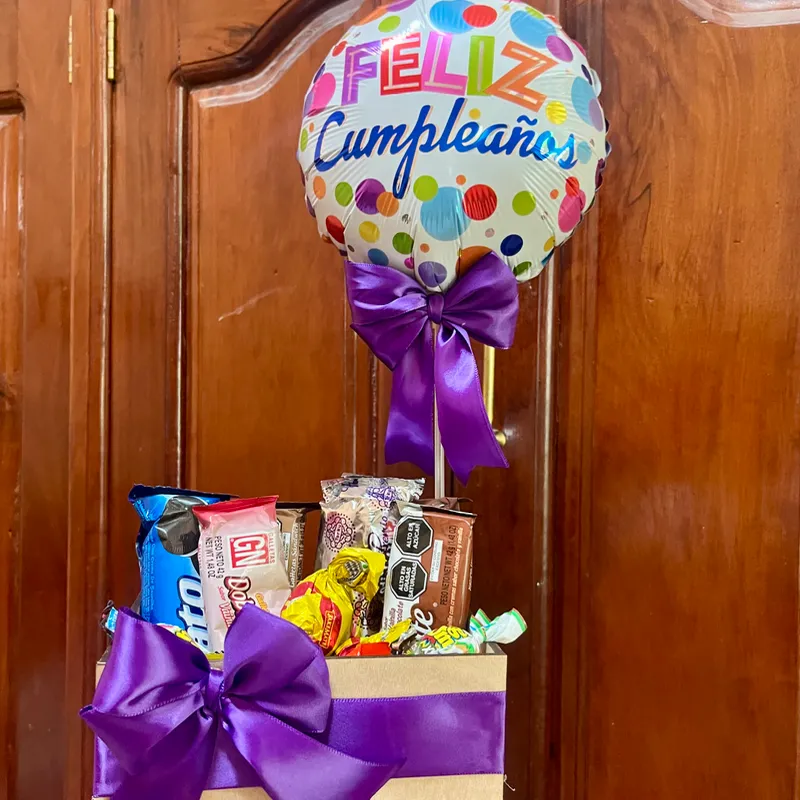 Cajita de madera con variedad de confituras