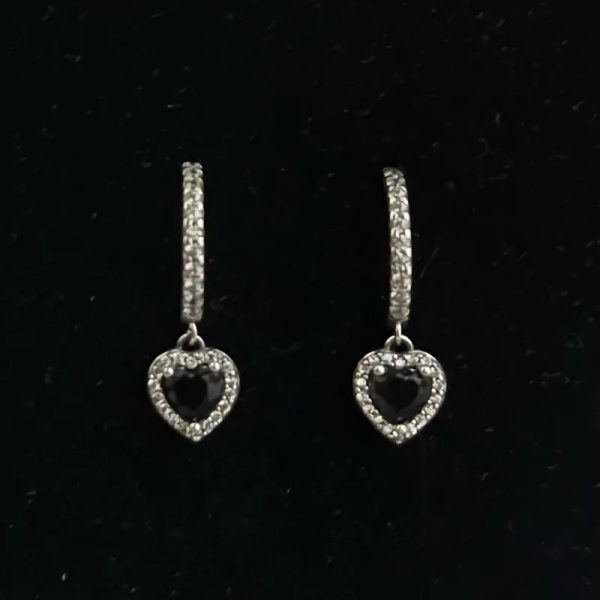 Argollas corazón colgante negro