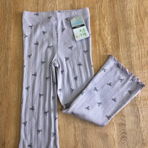 Leggins de canalé con lacitos color violeta