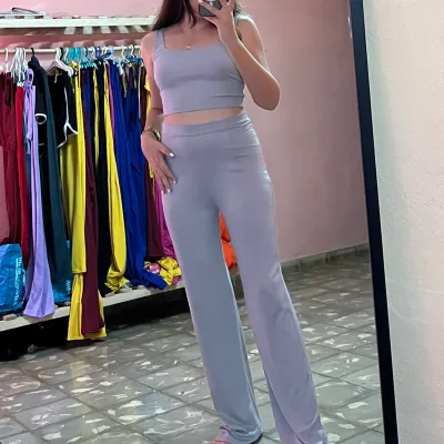 Conjunto de camiseta y pantalón