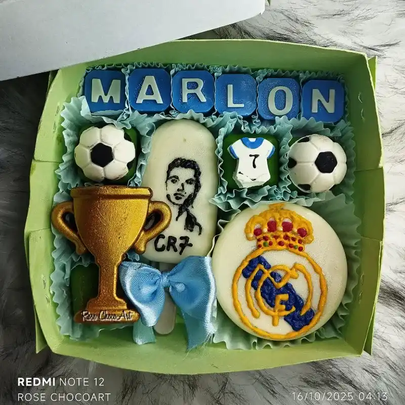 ⚽Caja de personalizada con temática Real Madrid⚽
