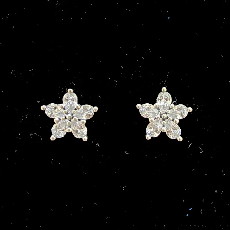 Aretes de flor de piedras