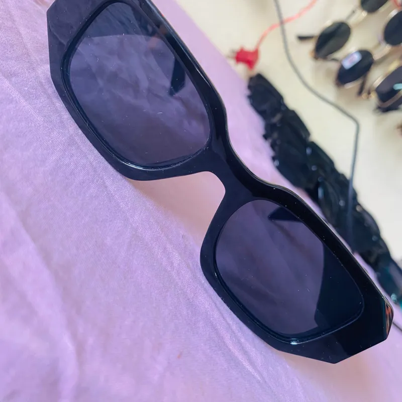 Gafas de sol con lentes oscuros