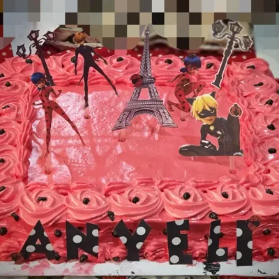 Torta personalizada rectangular de una panetela con temàtica de u preferencia.