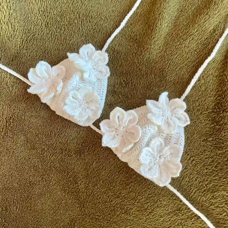 Top blanco con flores