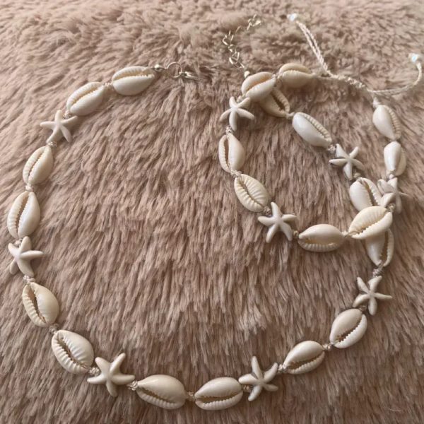 Collar de caracoles y estrellas