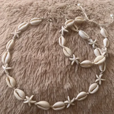 Collar de caracoles y estrellas
