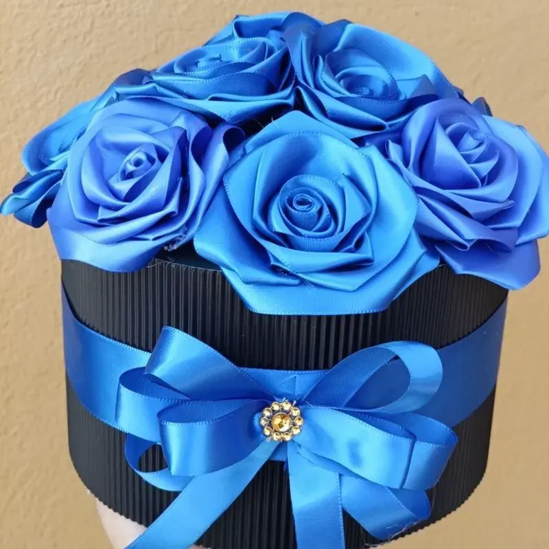 Caja de rosas azules