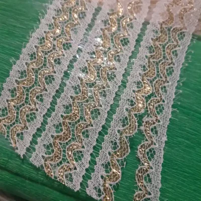 Punta de rasgar fina adornada en dorado