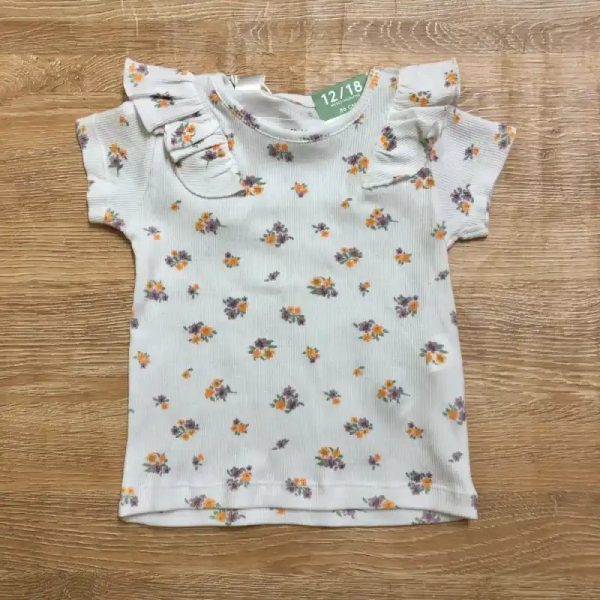Blusa con flores y vuelos color blanco