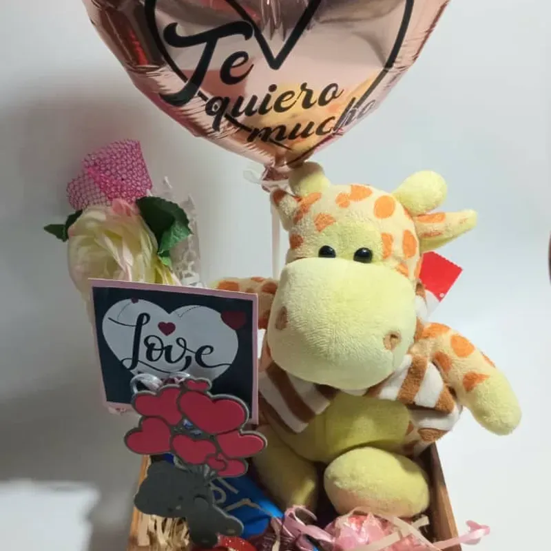 Caja de madera con chuches y peluche 2