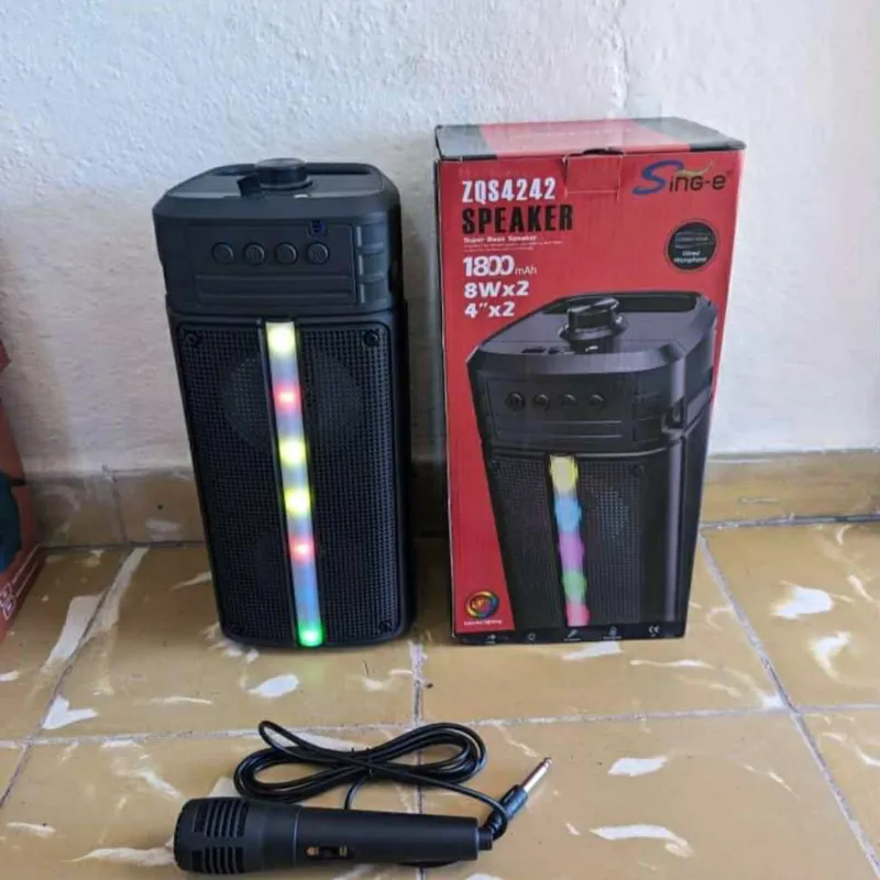 Bafle con micrófonos