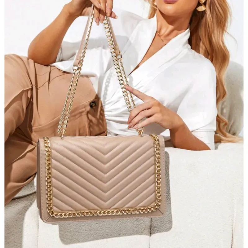 Cartera con Solapa y Cadena