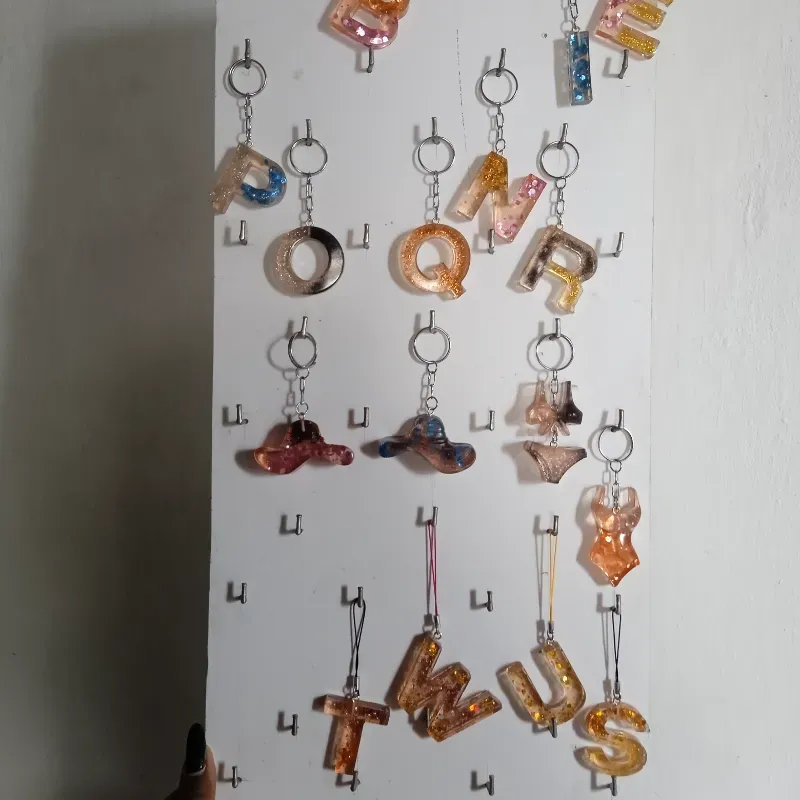 Llaveros y colgantes de resina