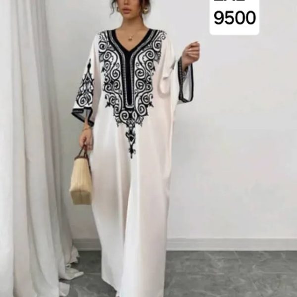 Vestido blanco con estampado negro