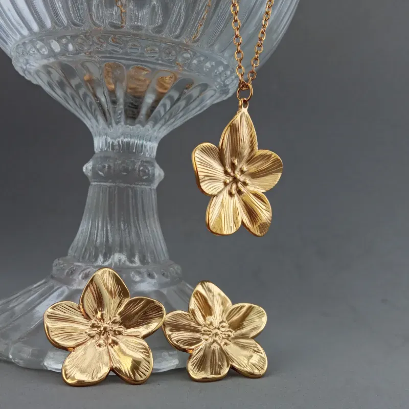 Set de Collar y Aretes 