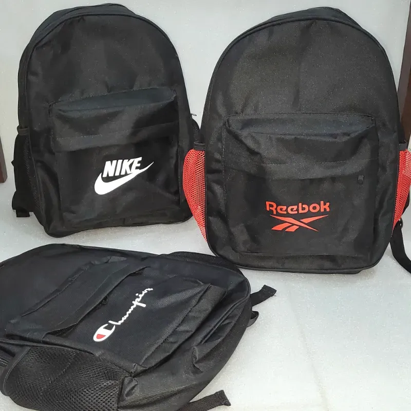 Mochila con Bolsillo Cuadrado