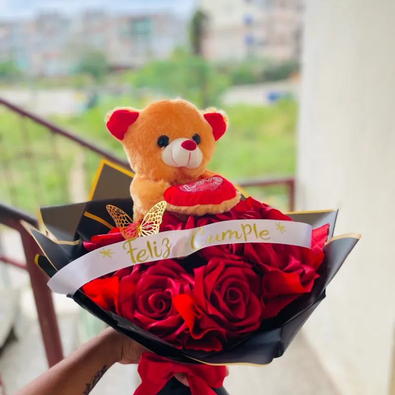  Ramo de Rosas Eternas con Peluche