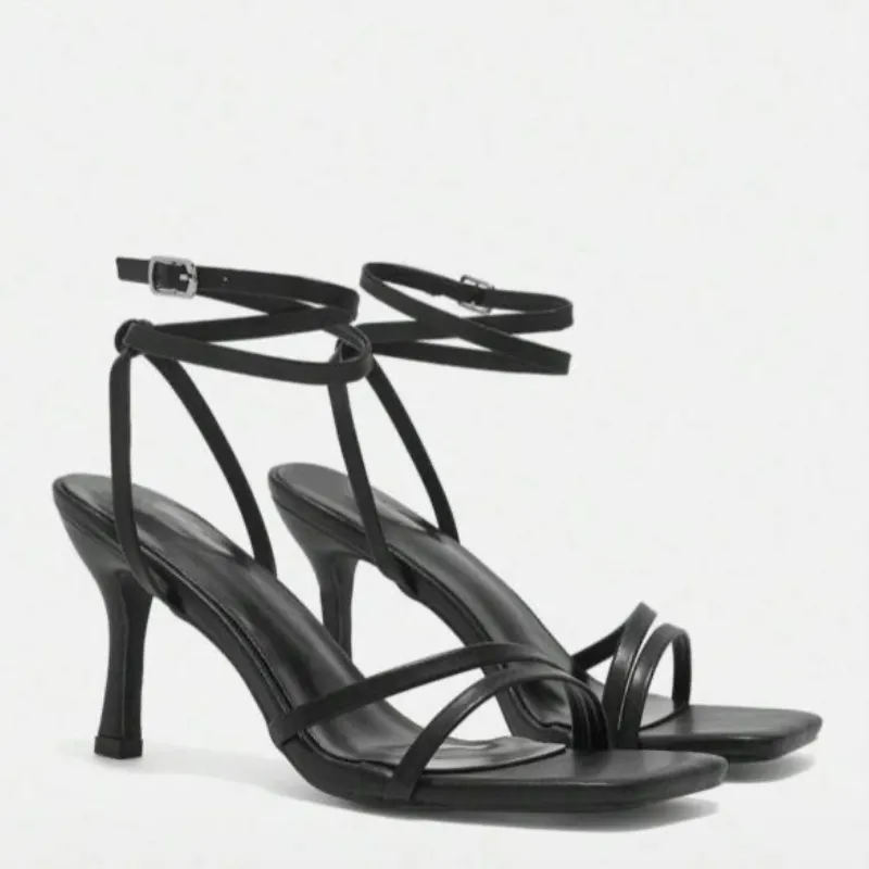Tacones negros