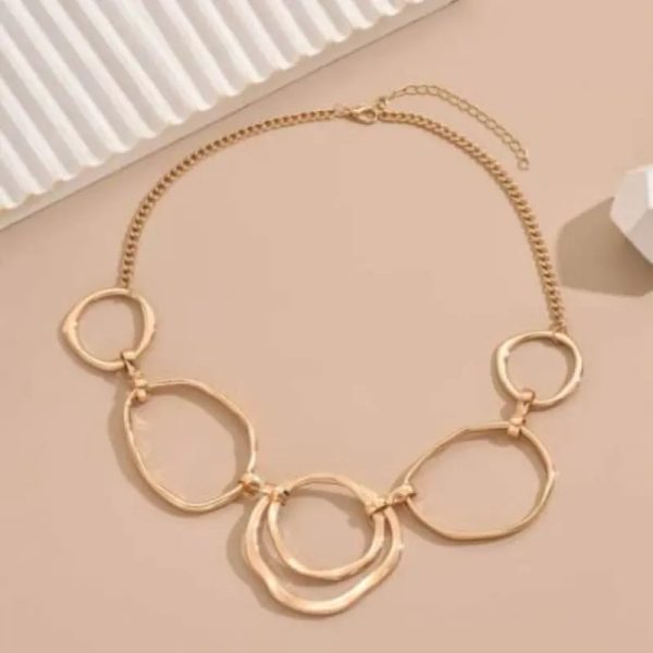 Collar de aros dorados