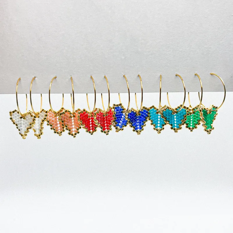 Argollas con corazones tejidos