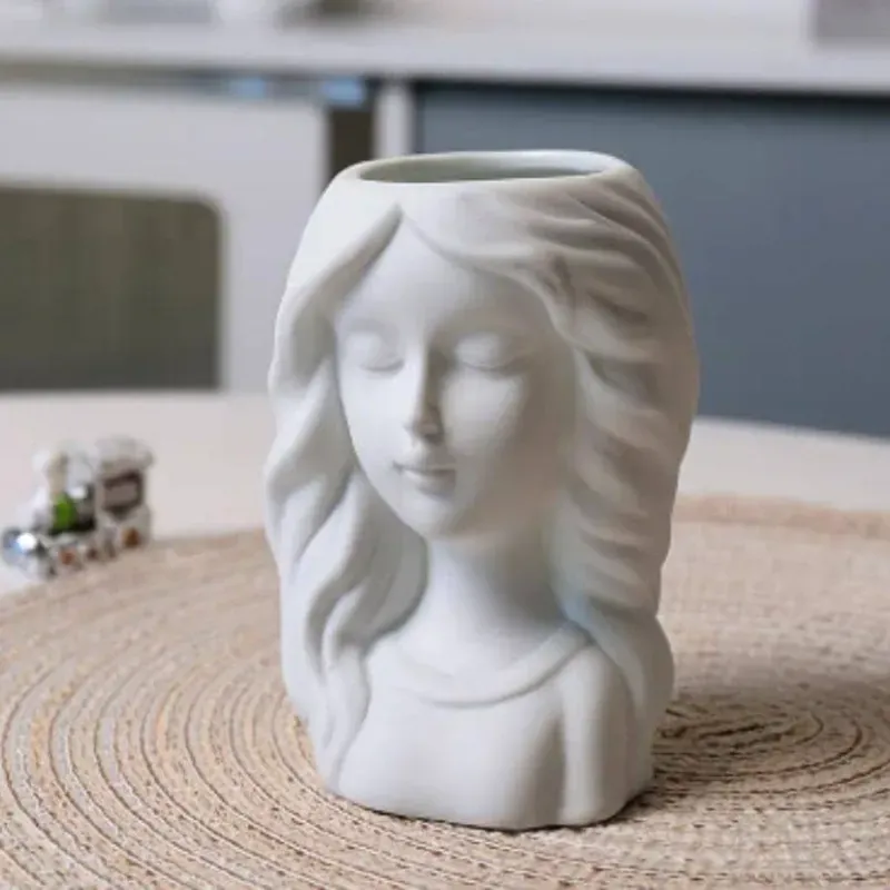 Maceta de yeso "Chica Meditativa"