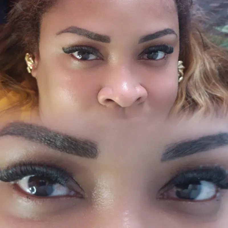 Tinte Hena y diseño de cejas