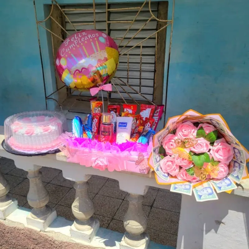 ✨Regalo + Cake + Ramo de Flores Eternas✨