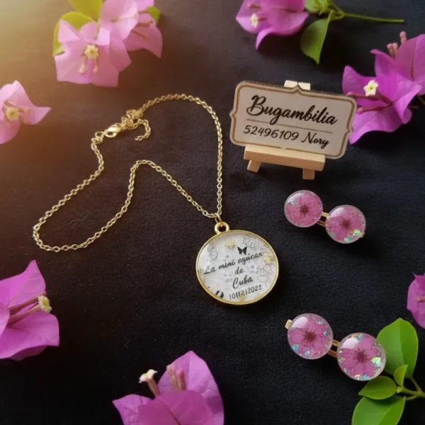Cadenas plateadas con dijes personalizados