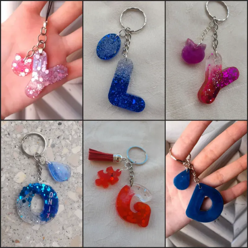 Llavero con Letra y adorno de resina