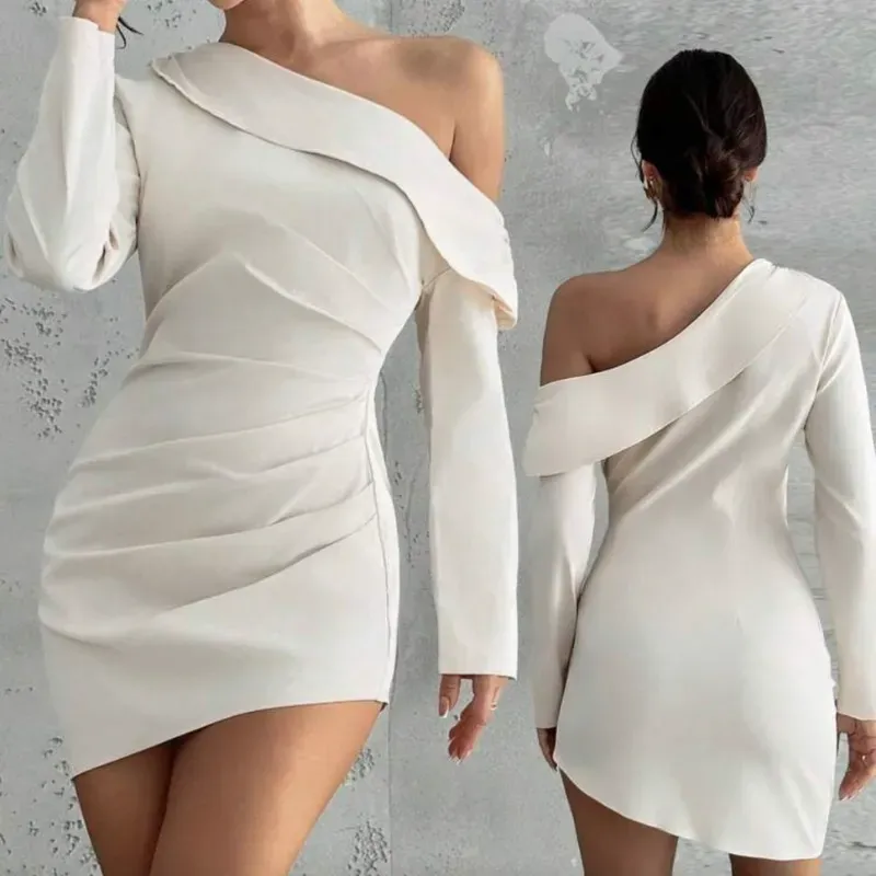 Vestido Beige Mangas Largas Bajo Asimetrico
