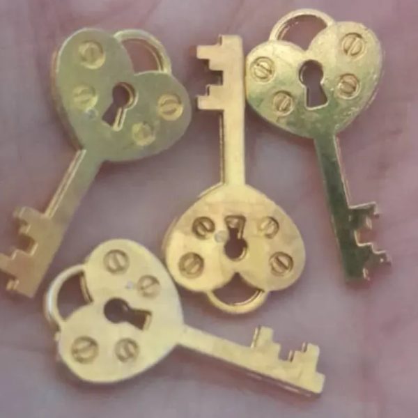 Dije llaves dorado