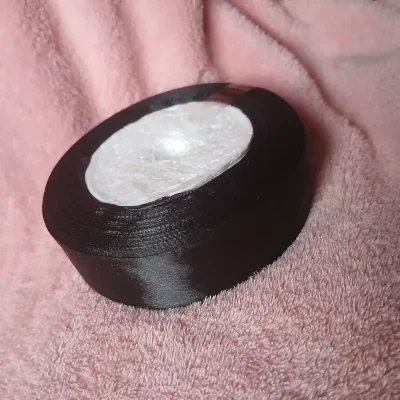 Rollo cinta de satín negro 2.5 cm de 22,5 metros