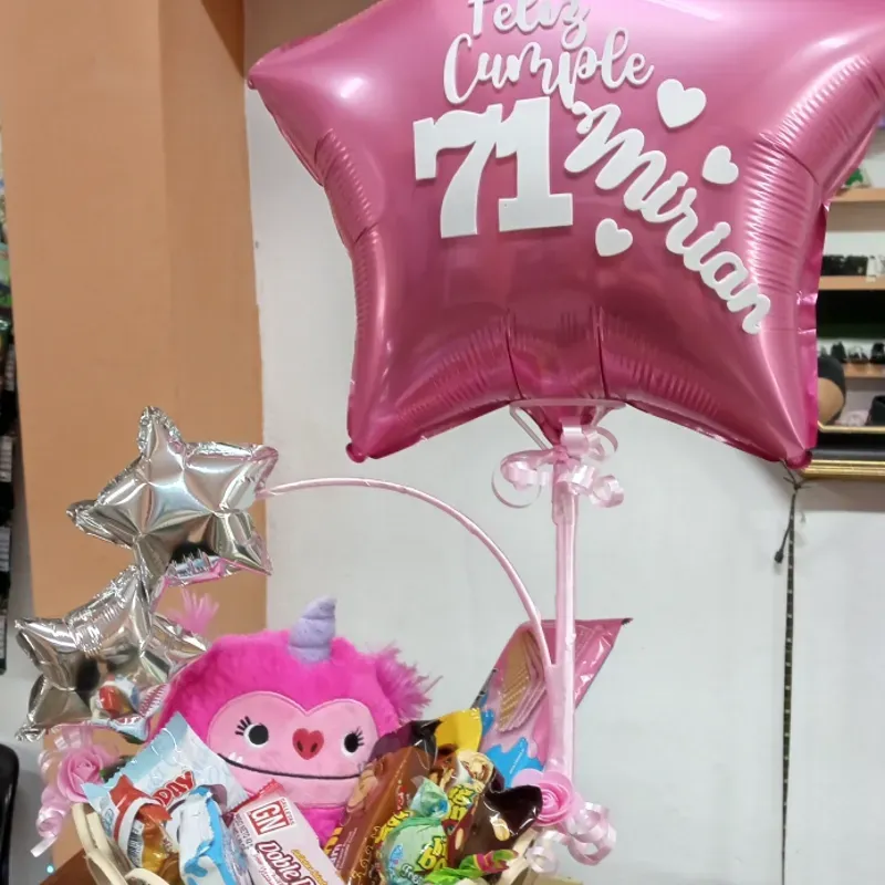 Cesta con confituras variadas y peluche