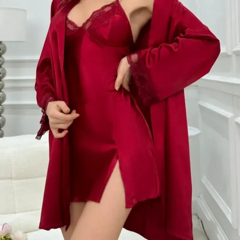 Set de vestido con bata de satín rojo