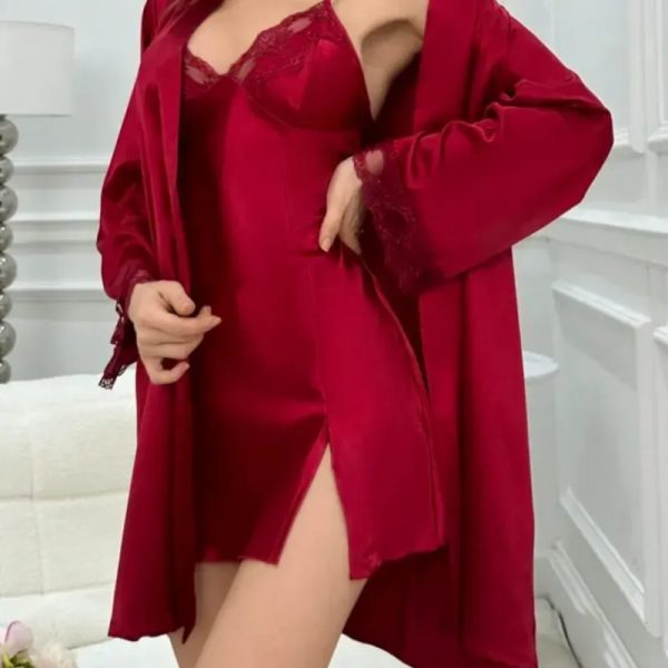 Set de vestido con bata de satín rojo