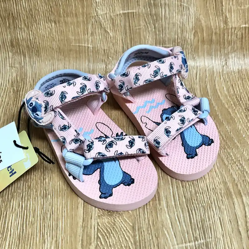 Sandalias con Stitch color negro rosado